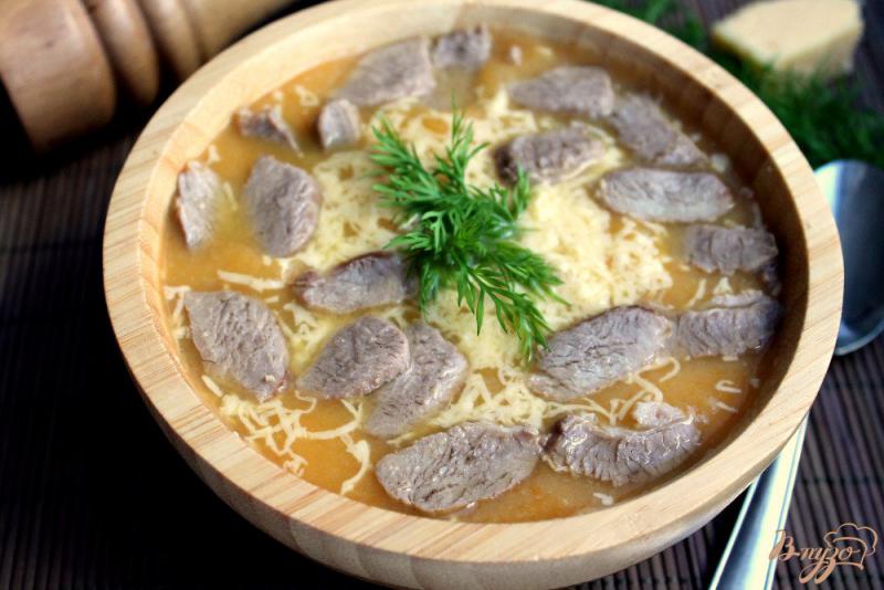 Фото приготовление рецепта: Крем-суп с бужениной и сыром шаг №7