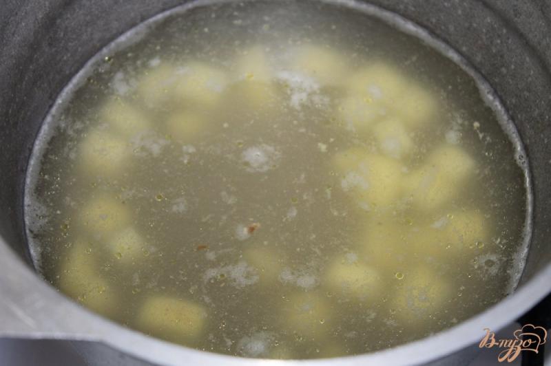 Фото приготовление рецепта: Суп с нутом и фасолью с курицей шаг №1