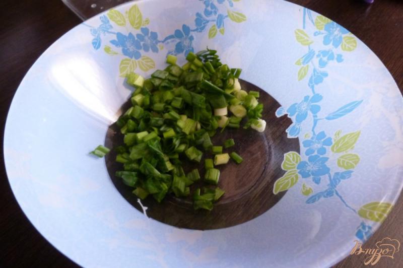 Фото приготовление рецепта: Салат с копченной красной рыбой шаг №1