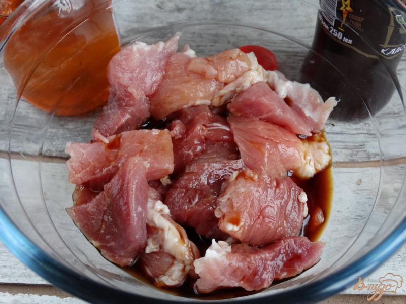 Фото приготовление рецепта: Свинина в медово-соевом маринаде шаг №2