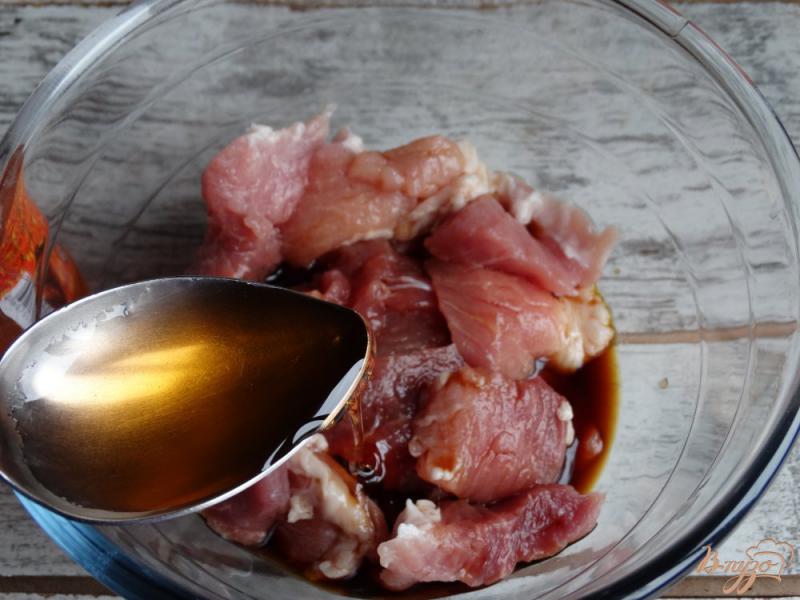 Фото приготовление рецепта: Свинина в медово-соевом маринаде шаг №3