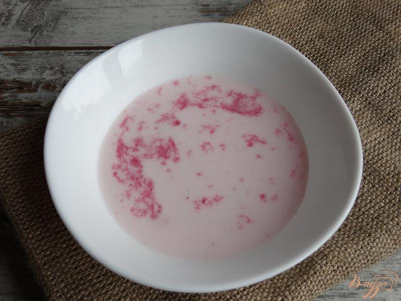 Фото приготовление рецепта: Мокрый шоколадный манник с вишнево-молочной заливкой шаг №8