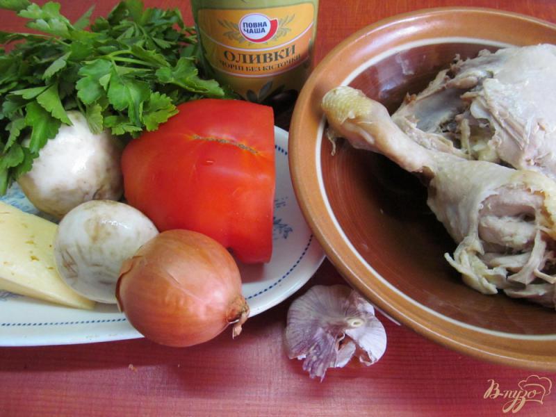 Фото приготовление рецепта: Салат из курицы грибов и помидор шаг №1