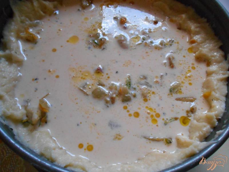 Фото приготовление рецепта: Картофельный пирог со свининой и овощами шаг №9
