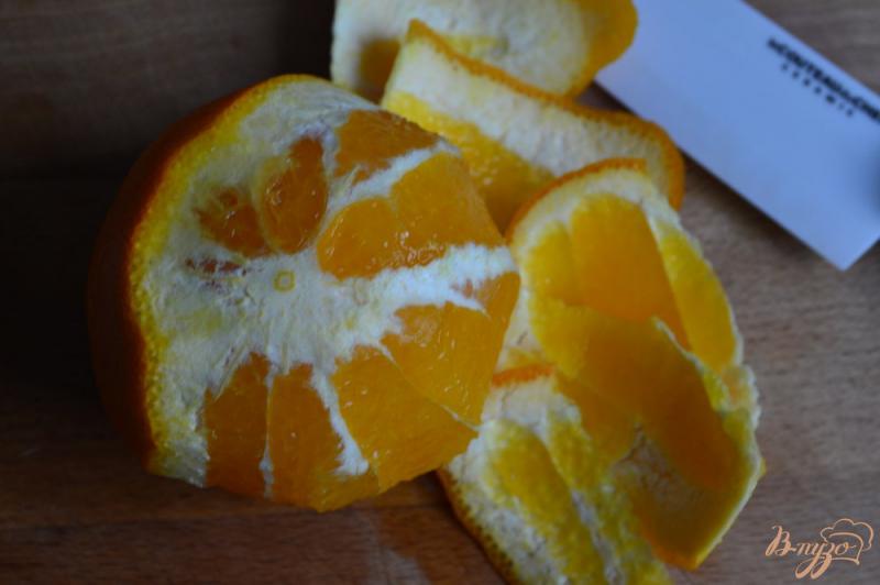 Фото приготовление рецепта: Капустный салат с апельсином и семечками шаг №4