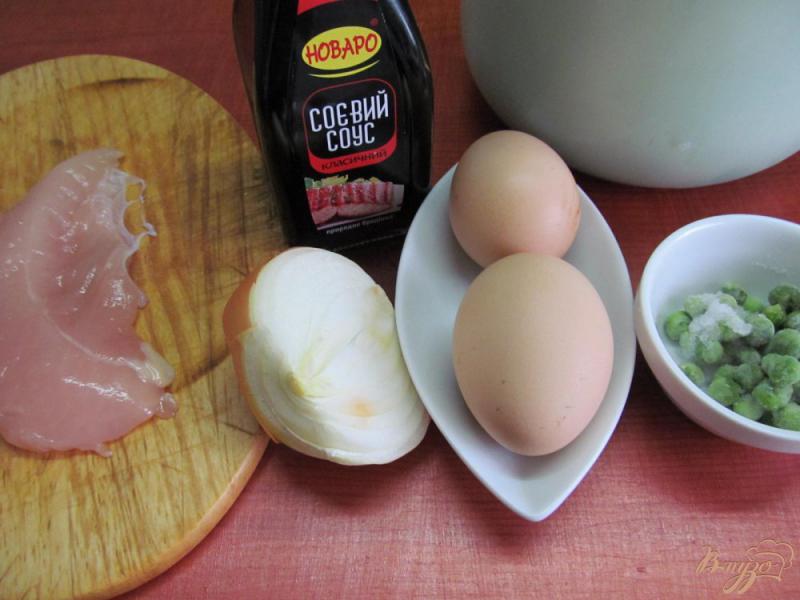 Фото приготовление рецепта: Фритатта с куриным мясом и соевым соусом шаг №1