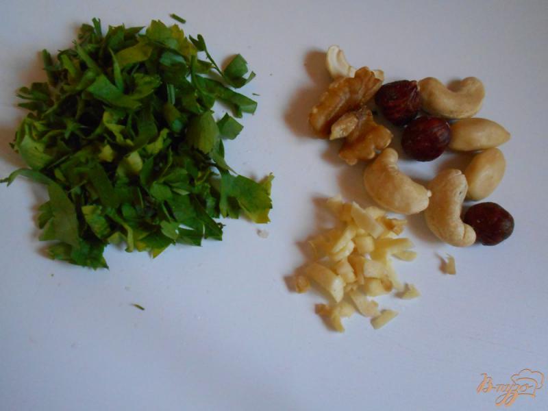 Фото приготовление рецепта: Салат из яблок и свеклы шаг №4