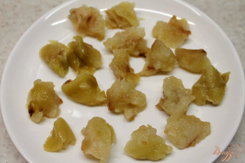 Фото приготовление рецепта: Мясной салат с печеным яблоком шаг №3