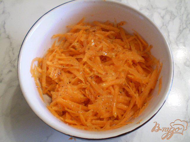 Фото приготовление рецепта: Сырная закуска с морковью шаг №3