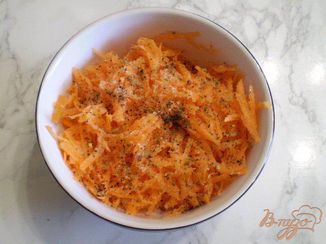 Фото приготовление рецепта: Сырная закуска с морковью шаг №2