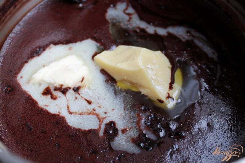 Фото приготовление рецепта: Шоколадные конфеты с вишней и грецким орехом шаг №3