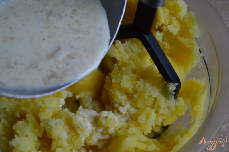 Фото приготовление рецепта: Картофельное пюре со сливками и мускатом шаг №4