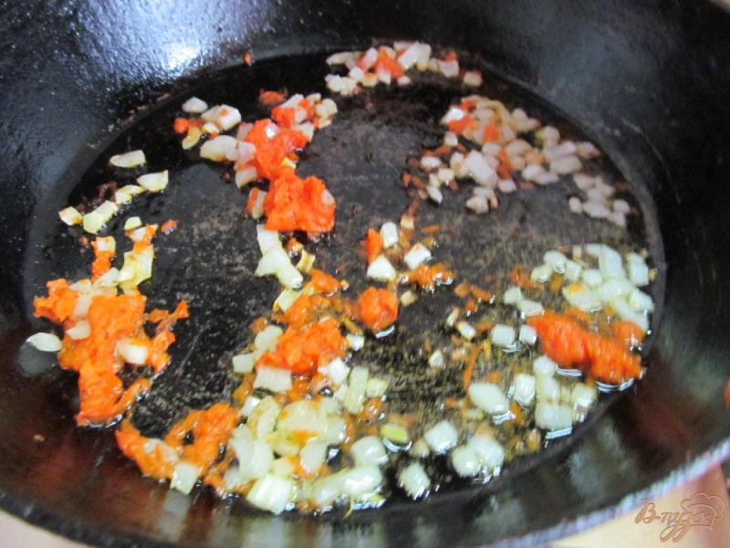 Фото приготовление рецепта: Зеленый борщ с томатом и пшеном шаг №5