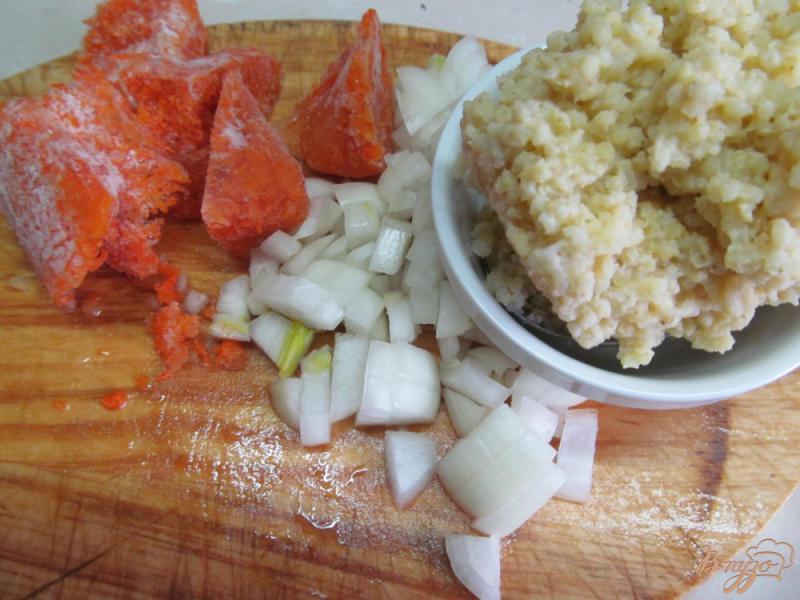 Фото приготовление рецепта: Зеленый борщ с томатом и пшеном шаг №4