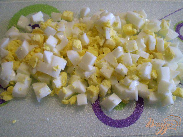Фото приготовление рецепта: Салат из вареной кукурузы шаг №2