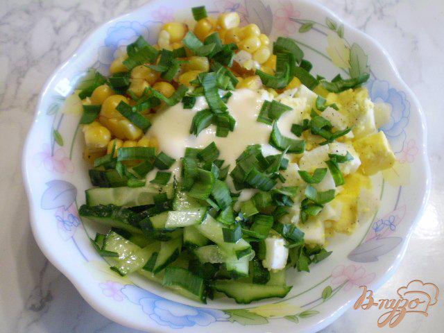 Фото приготовление рецепта: Салат из вареной кукурузы шаг №5