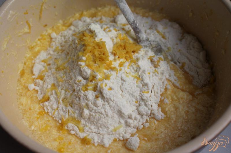 Фото приготовление рецепта: Песочное печенье с лимоном шаг №3