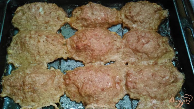 Фото приготовление рецепта: Месные котлеты с чесночным соусом шаг №5