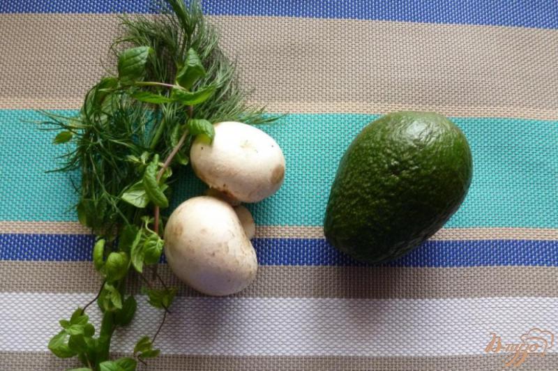 Фото приготовление рецепта: Салат из шампиньонов,авокадо и мяты шаг №1