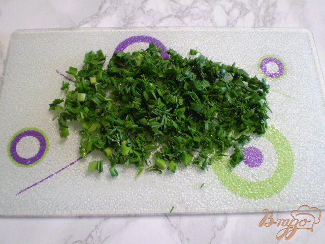 Фото приготовление рецепта: Капустный салат с кукурузой и огурцом шаг №4