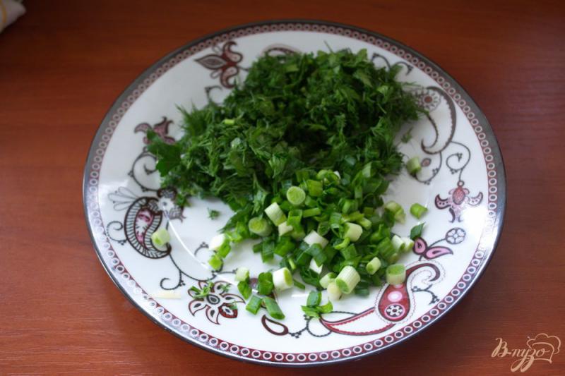 Фото приготовление рецепта: Салат куриный с черносливом шаг №2