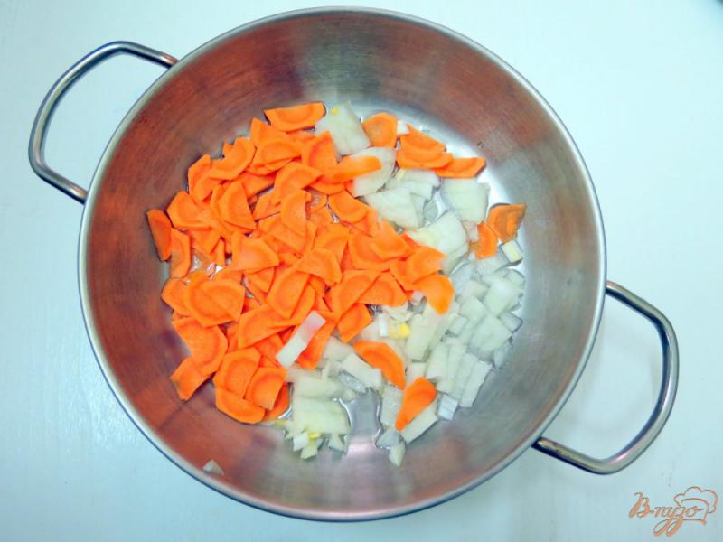 Фото приготовление рецепта: Суп с крапивой и щавелем шаг №7