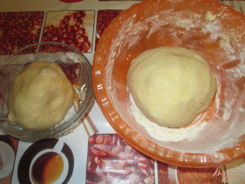 Фото приготовление рецепта: Пирог из песочного теста с вареньем шаг №3
