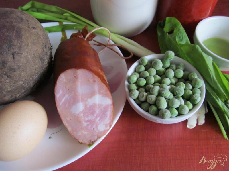 Фото приготовление рецепта: Салат из свежего щавеля свеклы и зеленого горошка шаг №1