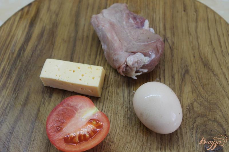 Фото приготовление рецепта: Свиная вырезка в кляре с овощами под сыром шаг №1