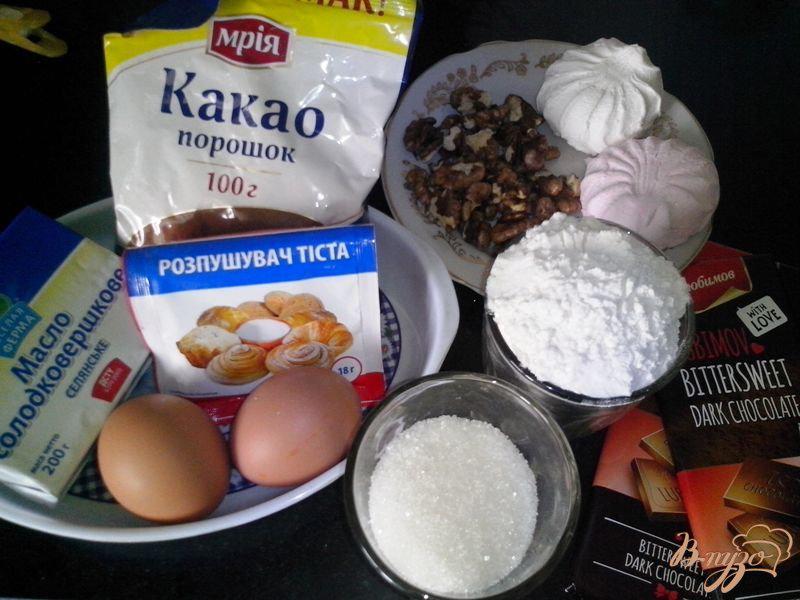 Фото приготовление рецепта: Шоколадный брауни с зефиром и орехами шаг №1
