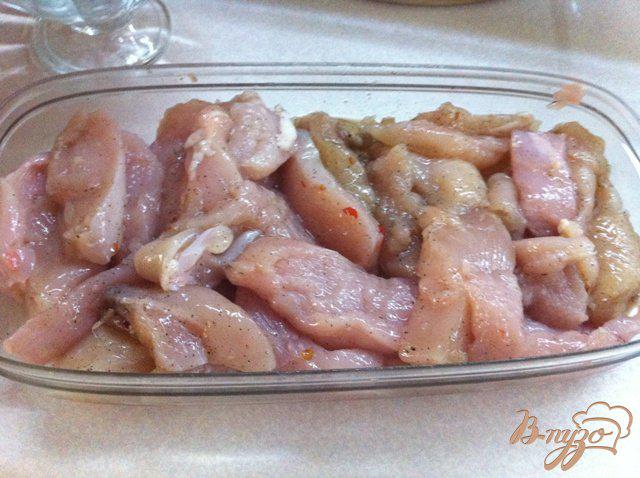 Фото приготовление рецепта: Куриное филе в манной панировке с сырным соусом шаг №1