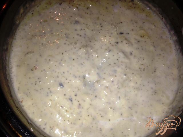 Фото приготовление рецепта: Куриное филе в манной панировке с сырным соусом шаг №5