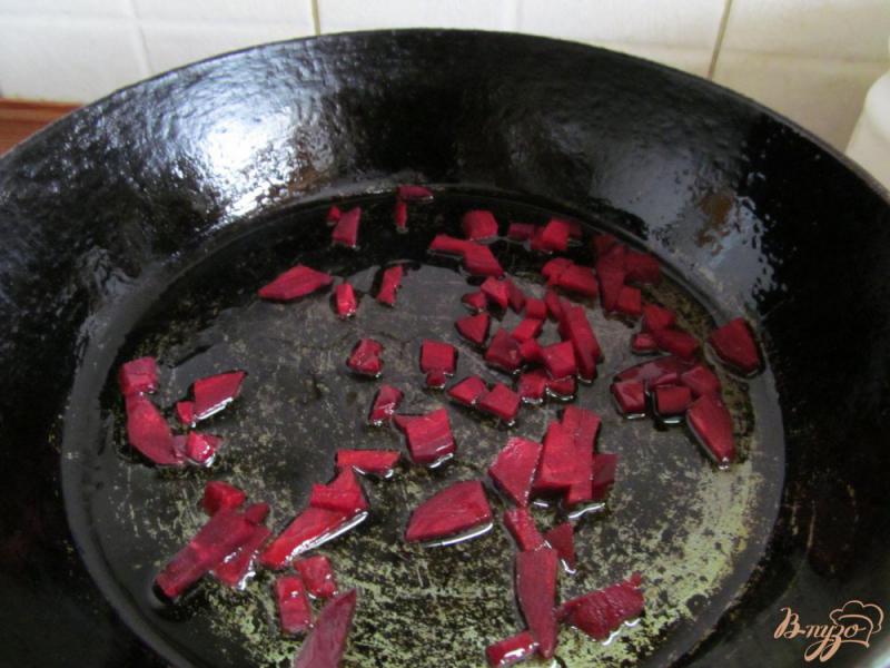 Фото приготовление рецепта: Борщ с маринованными грибами горошком и фасолью шаг №6
