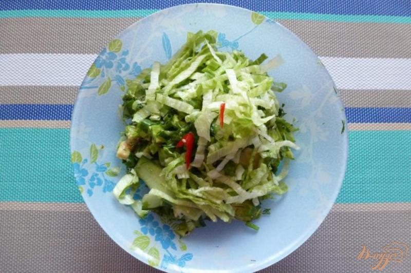 Фото приготовление рецепта: Салат «Зеленый» с кунжутным маслом шаг №3