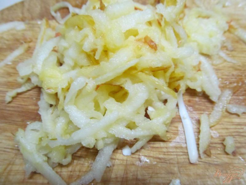 Фото приготовление рецепта: Салат из сердца свеклы яблока арахиса шаг №6