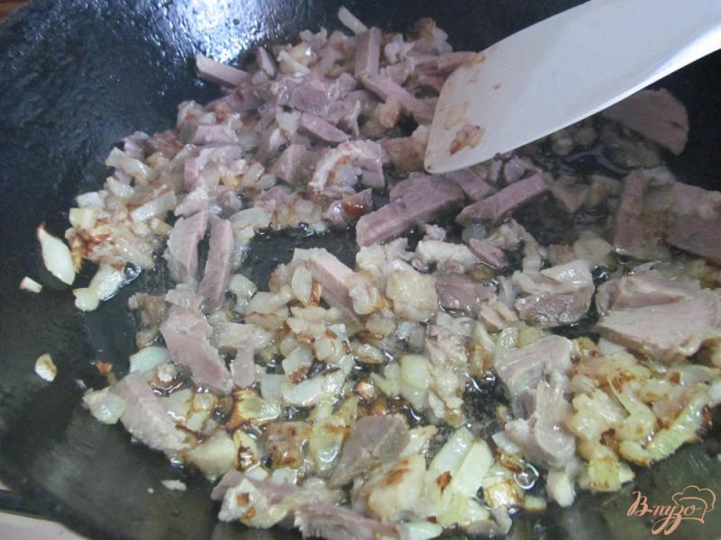 Фото приготовление рецепта: Картофельные ватрушки с мясом шаг №7