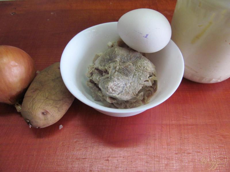 Фото приготовление рецепта: Картофельные ватрушки с мясом шаг №1