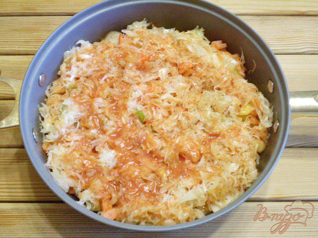 Фото приготовление рецепта: Овощное рагу с капустой на сковороде шаг №7
