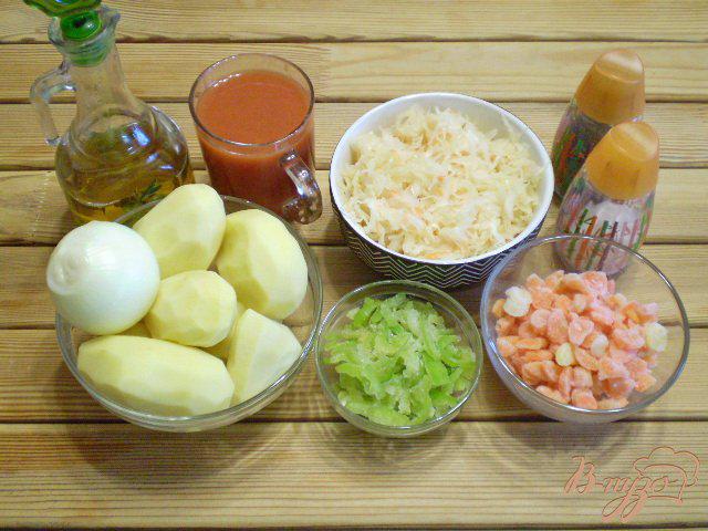 Фото приготовление рецепта: Овощное рагу с капустой на сковороде шаг №1