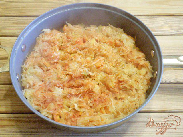 Фото приготовление рецепта: Овощное рагу с капустой на сковороде шаг №9