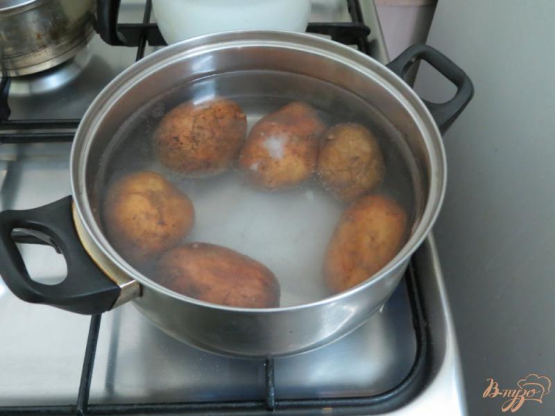 Фото приготовление рецепта: Салат с картофелем и с черемшой шаг №1