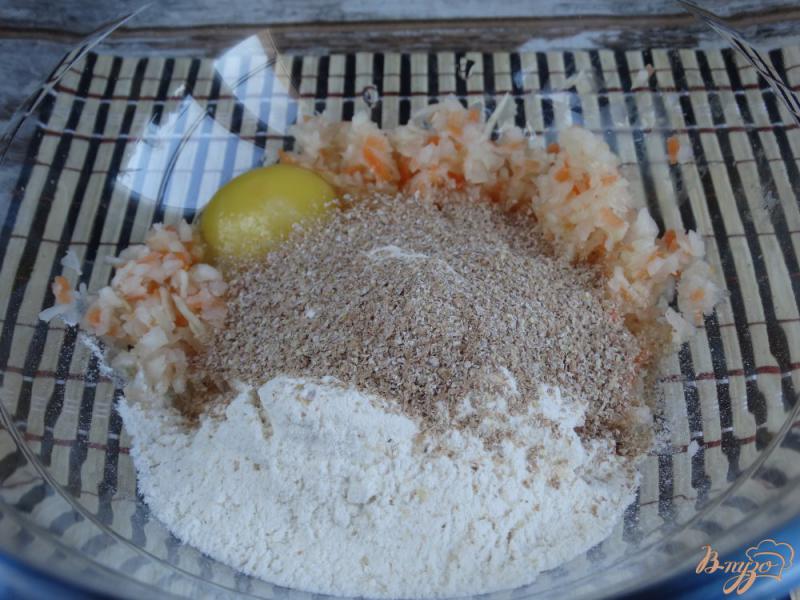Фото приготовление рецепта: Котлеты из квашенной капусты с грибным припеком шаг №3