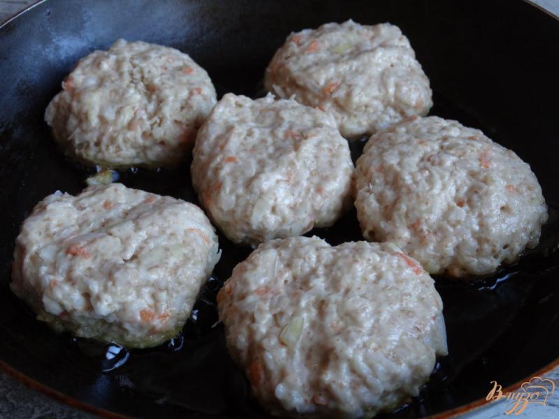 Фото приготовление рецепта: Котлеты из квашенной капусты с грибным припеком шаг №5