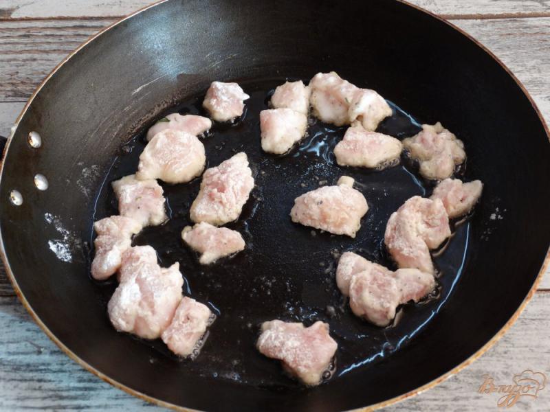 Фото приготовление рецепта: Салат Табуле с куриным филе и кукурузой шаг №2