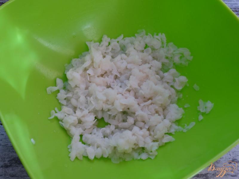 Фото приготовление рецепта: Куриные тефтели с рисовыми хлопьями и начинкой шаг №1