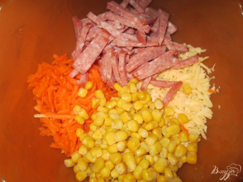 Фото приготовление рецепта: Салат со свежей морковью шаг №2