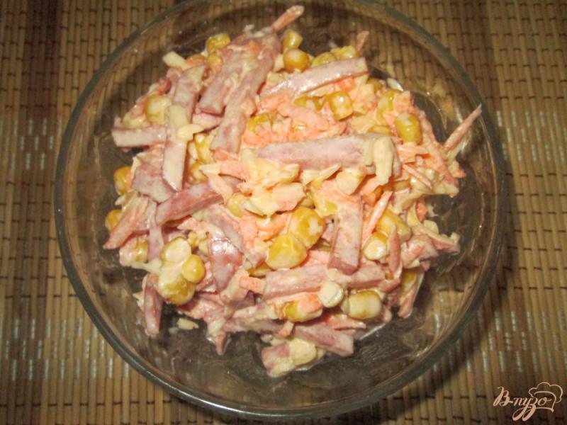 Фото приготовление рецепта: Салат со свежей морковью шаг №4