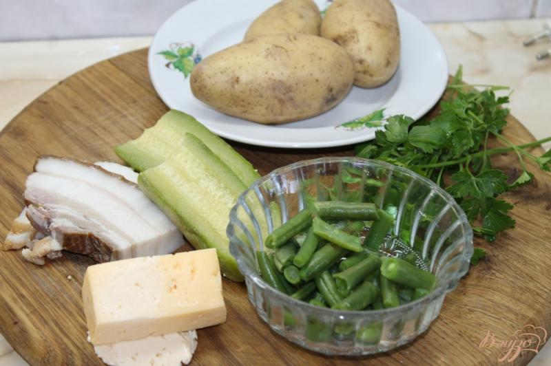 Фото приготовление рецепта: Молодая картофель с овощами запеченная под сыром шаг №1