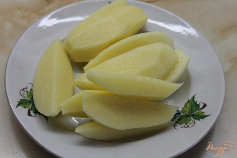 Фото приготовление рецепта: Молодая картофель с овощами запеченная под сыром шаг №2