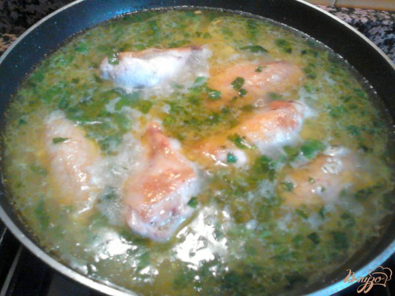 Фото приготовление рецепта: Паэлья с курицей и креветками шаг №6